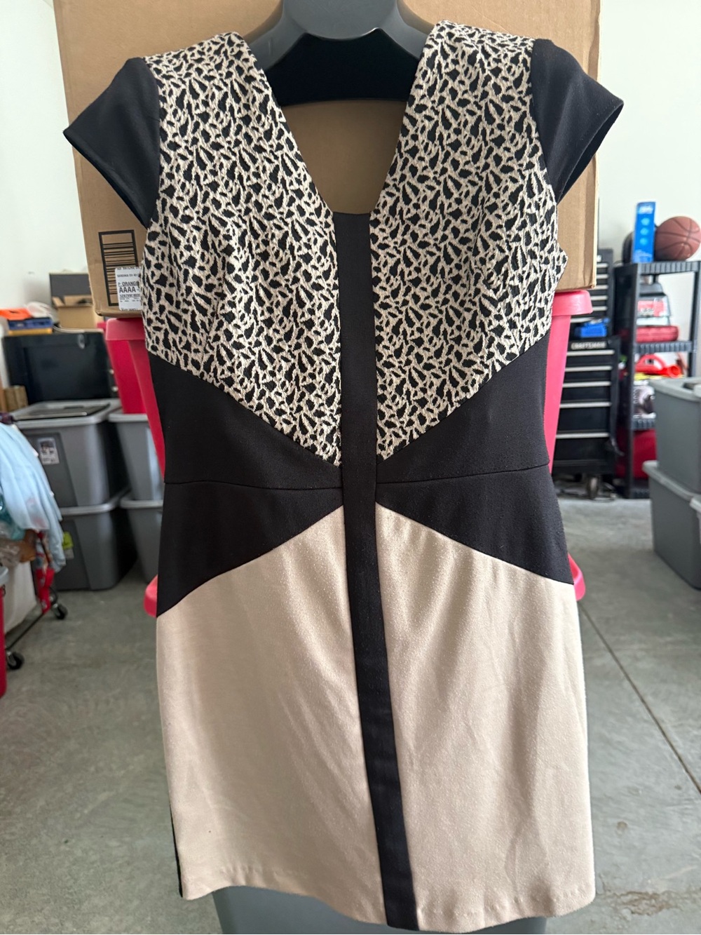 Black and Cream Colorblock Cap-Sleeve Dress mp51